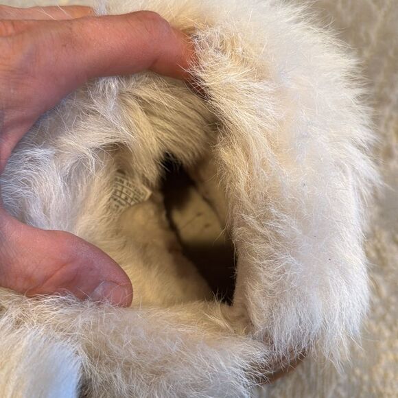 Ugg boots- Classic Short tan Fur Boots in GUC size 7 - Picture 6 of 9